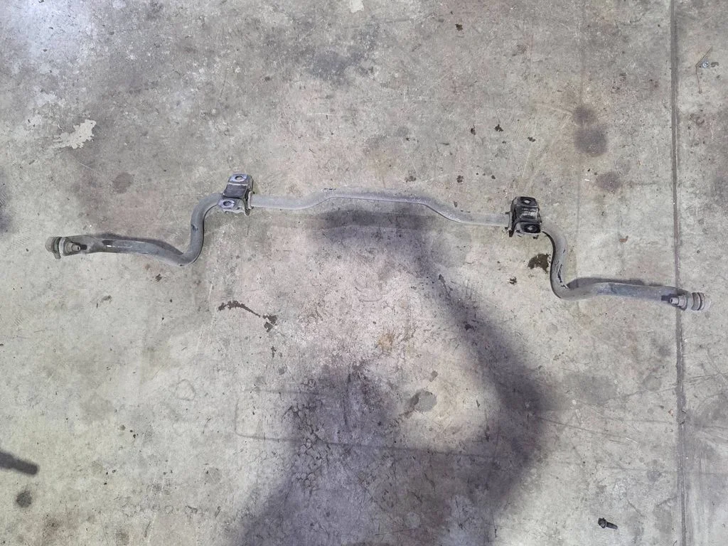 Front anti-roll bar/sway bar AV615482DB