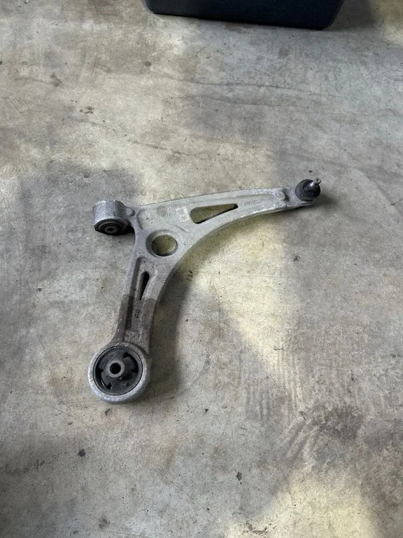 Front lower control arm/wishbone A6082MF