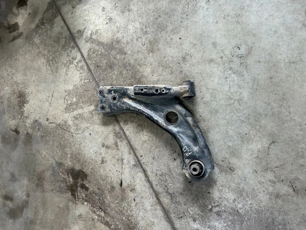 Front lower control arm/wishbone 7AAA220507511D