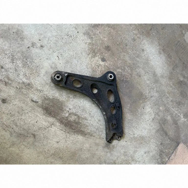 Front lower control arm/wishbone 8200688035