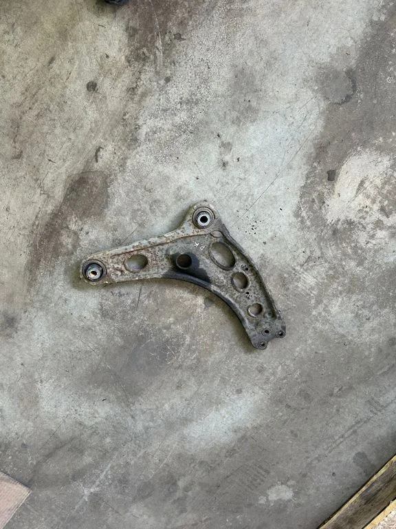Front lower control arm/wishbone 8200688033