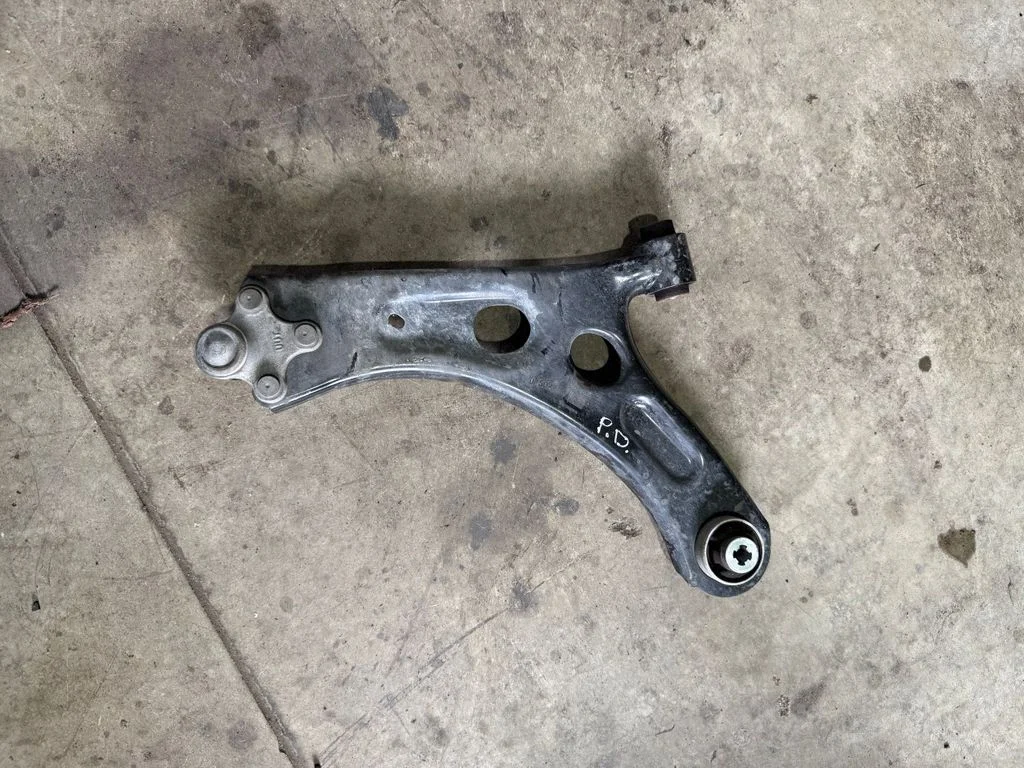 Front lower control arm/wishbone – Peugeot 208 II (2019-)