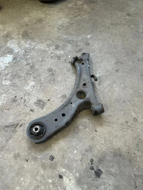 Front lower control arm/wishbone 620532047