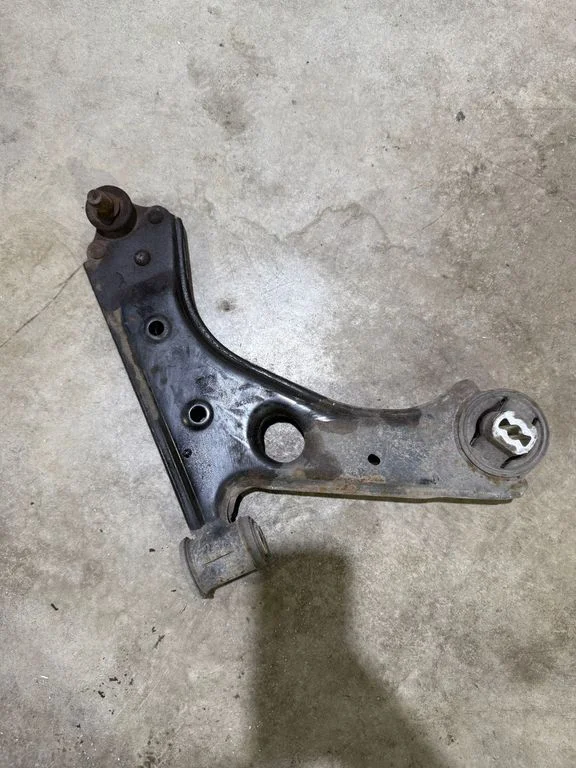 Front lower control arm/wishbone