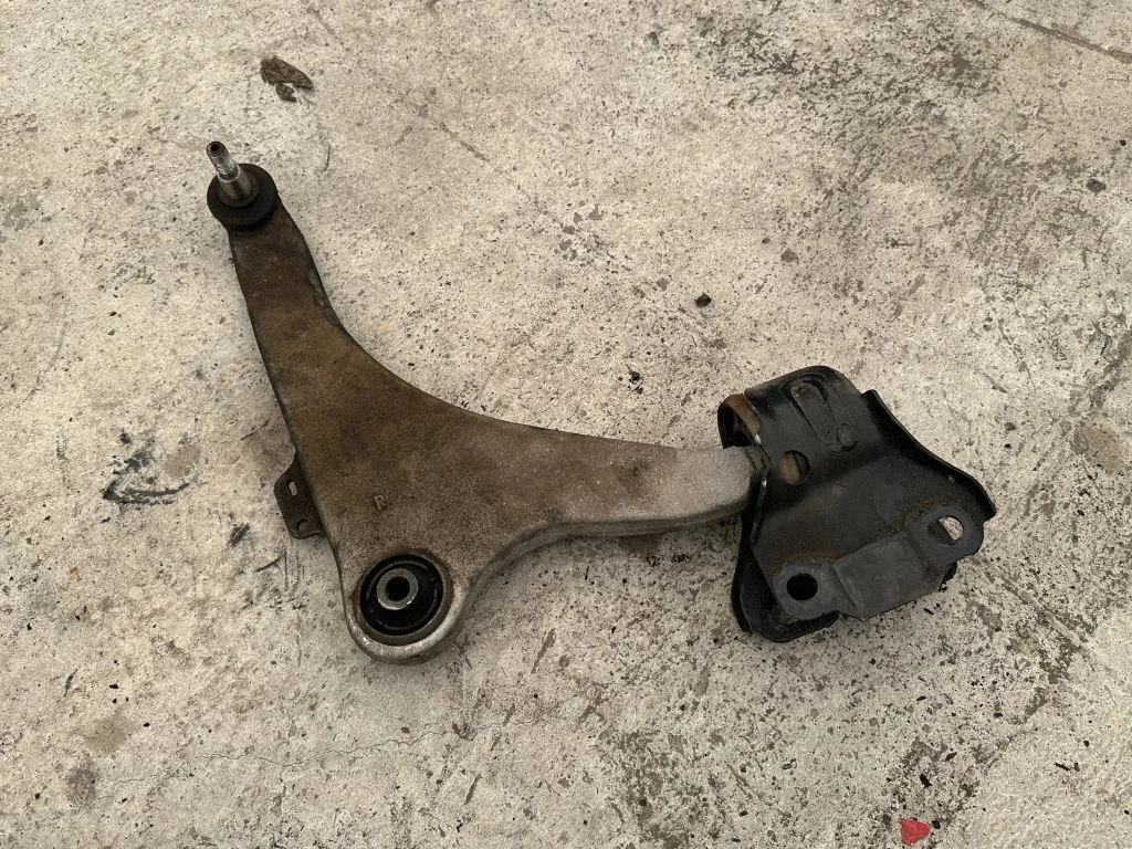 Front lower control arm/wishbone