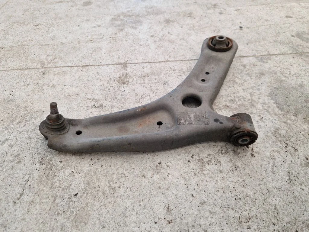 Front lower control arm/wishbone – front right