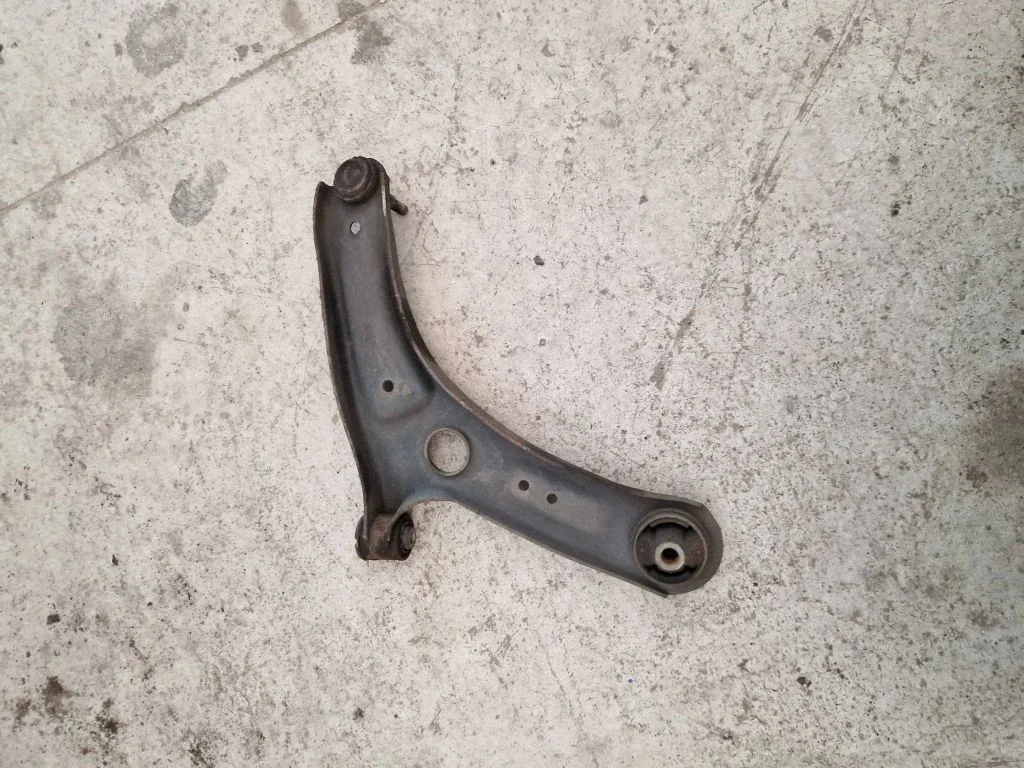 Front lower control arm/wishbone – front left