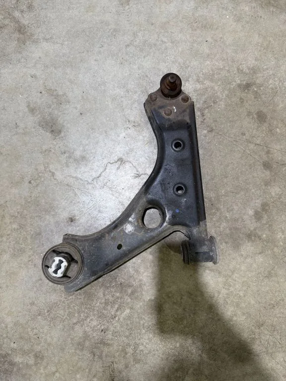 Front lower control arm/wishbone