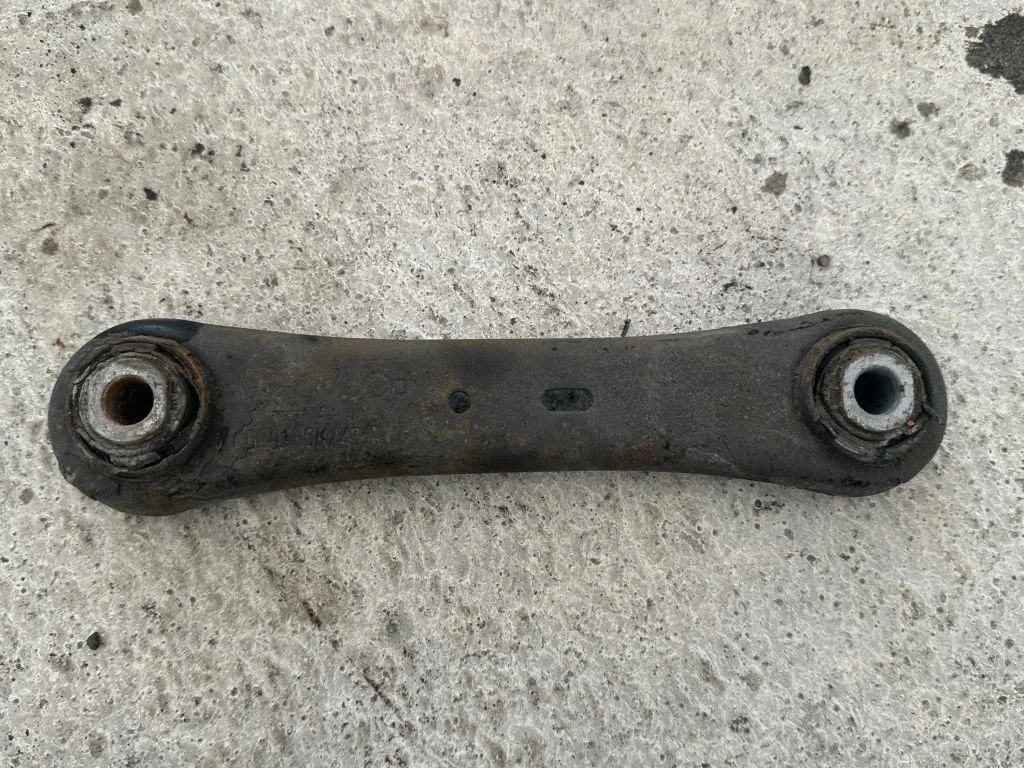 Rear control arm 6G915K743