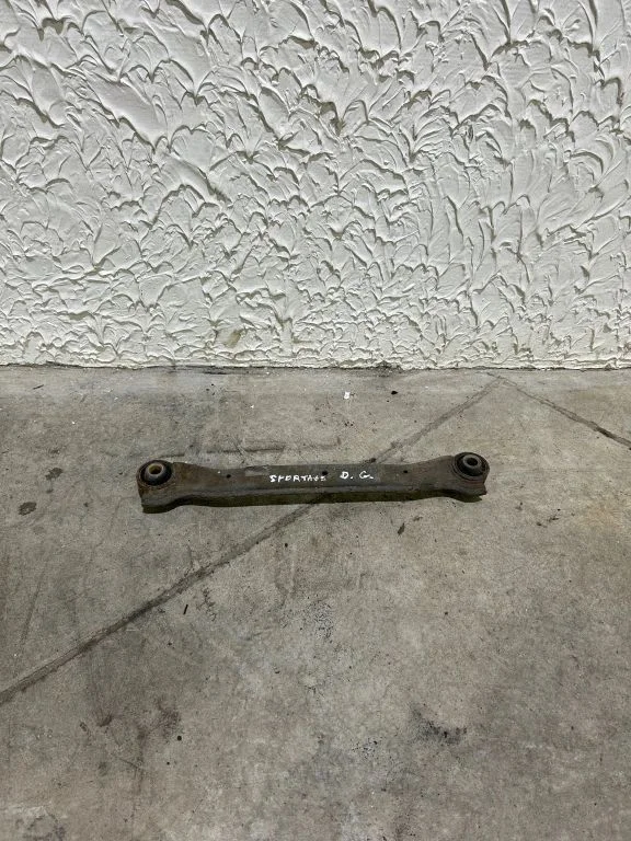 Rear upper control arm/wishbone – right