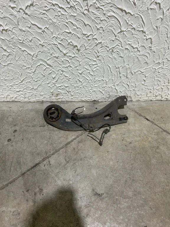 Rear upper control arm/wishbone – right