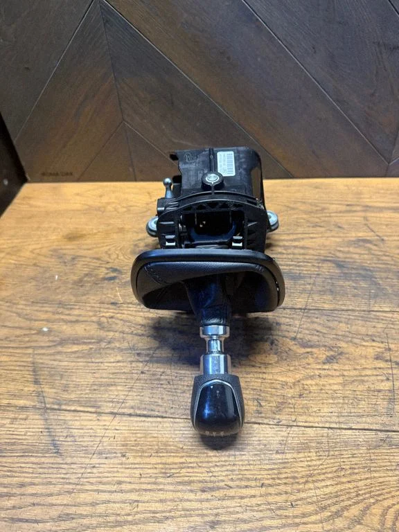 Gear selector mechanism KV6R7C453CAC