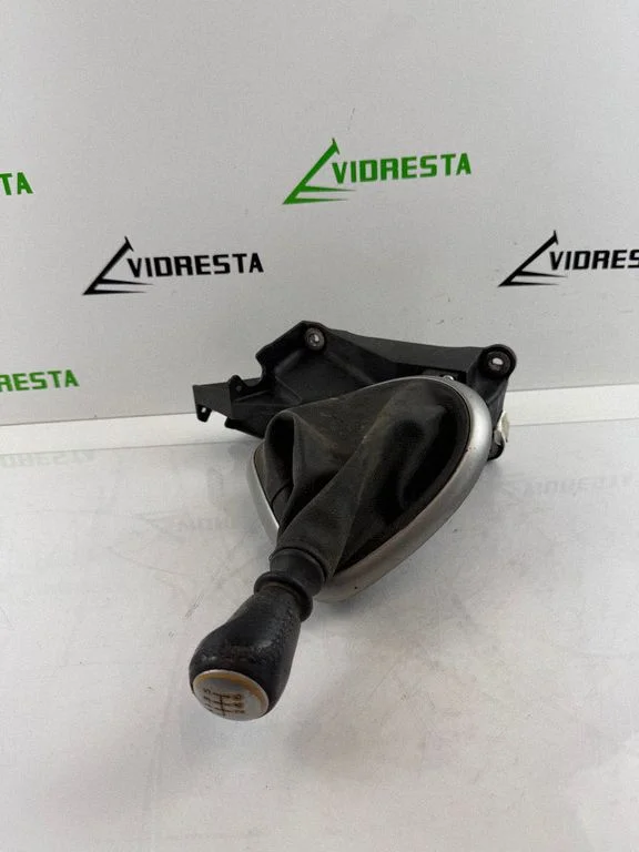 Gear selector mechanism