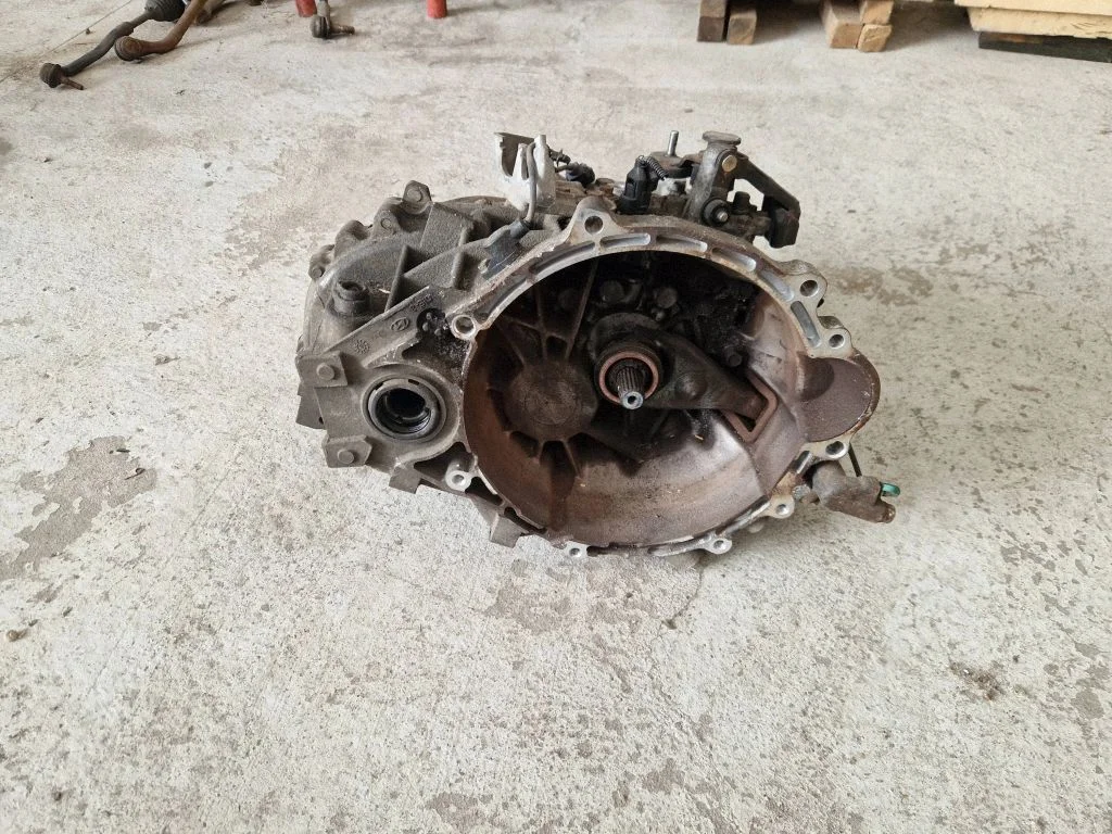 Manual 6 speed gearbox WFM60H