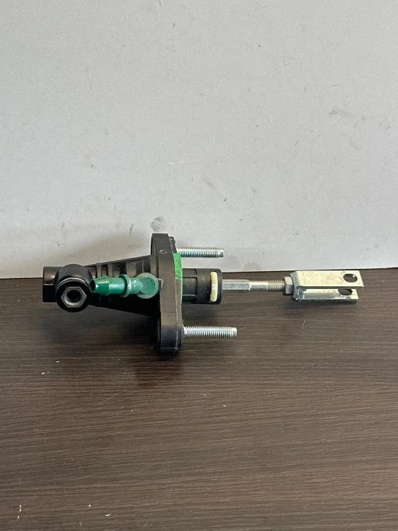 Clutch master cylinder – Toyota Avensis T270 (2015-2018)