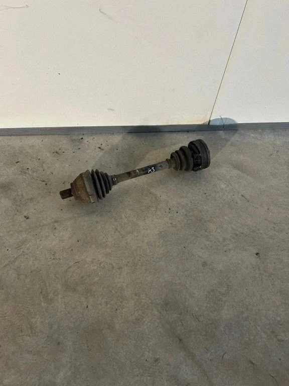 Front driveshaft – left