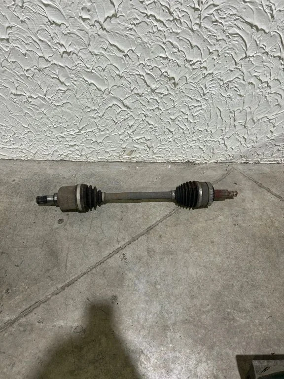 Front driveshaft – left