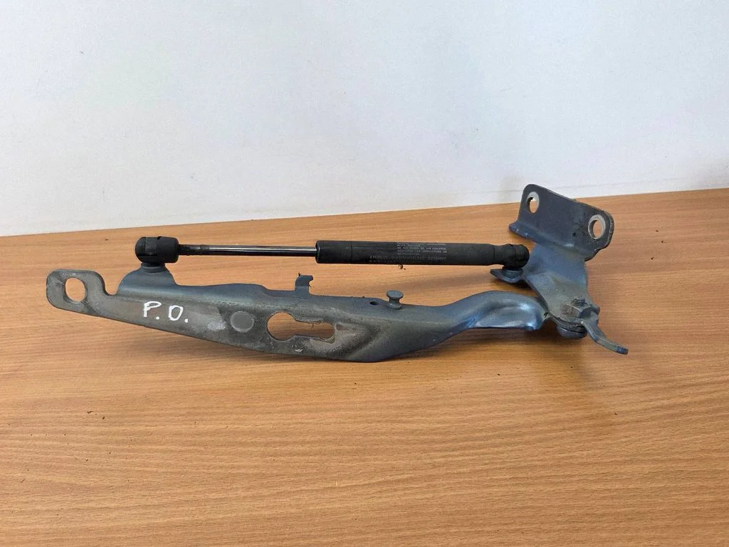Engine bonnet/hood hinges 170ZRD6L