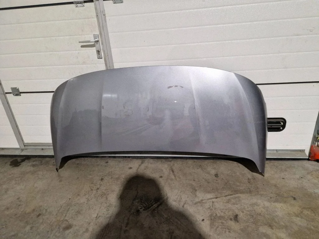 Engine bonnet/hood – front