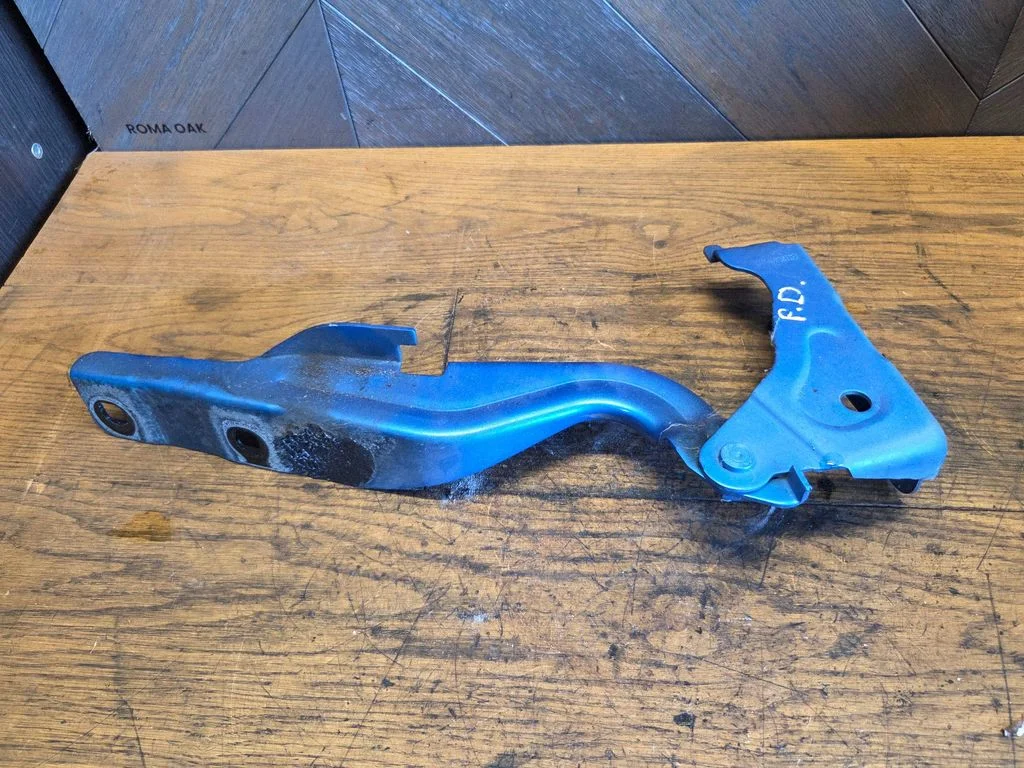 Motora pārsega eņģe (-es) 074AA7M2033ET