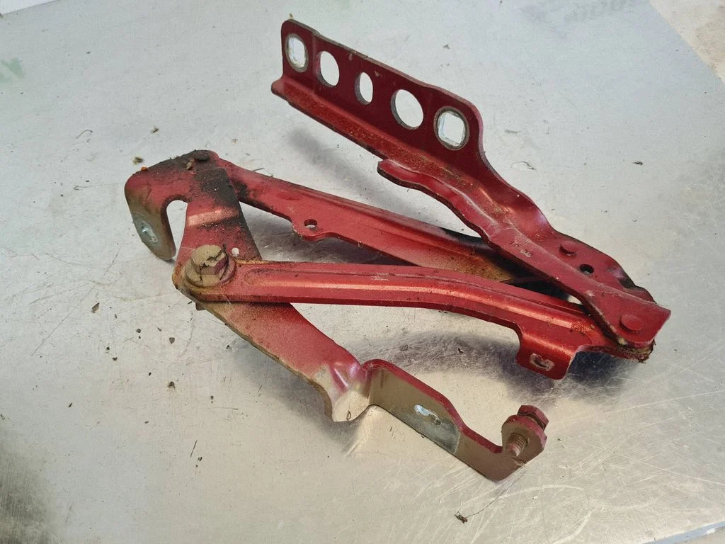 Engine bonnet/hood hinges 9814188880