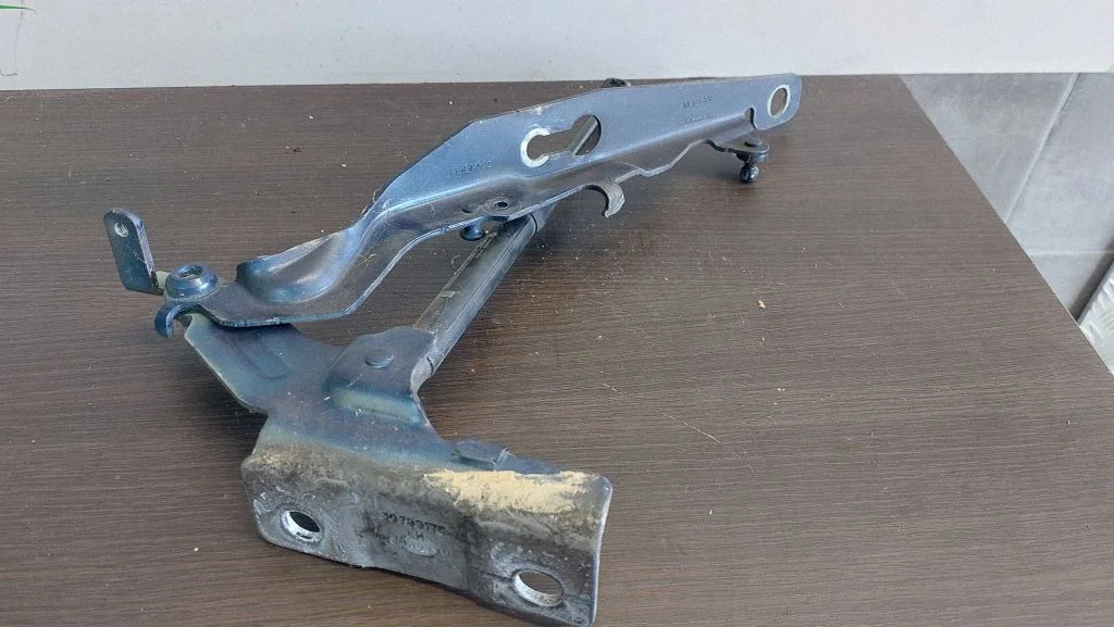 Engine bonnet/hood hinges 30799170