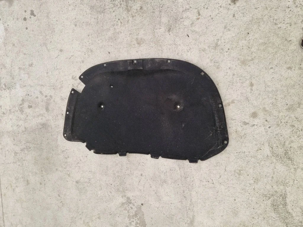 Engine bonnet/hood sound/heat insulation – front
