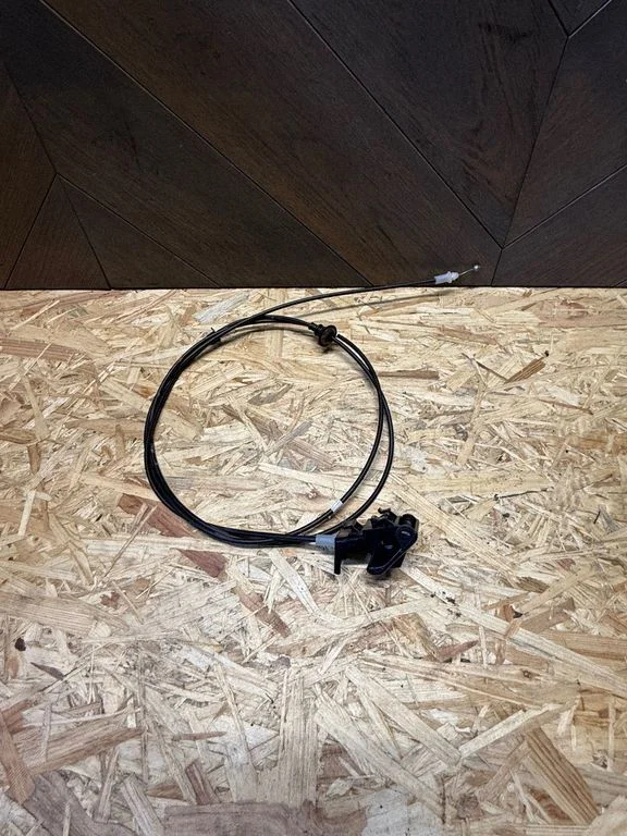 Motora pārsega slēdzenes atvēršanas trose