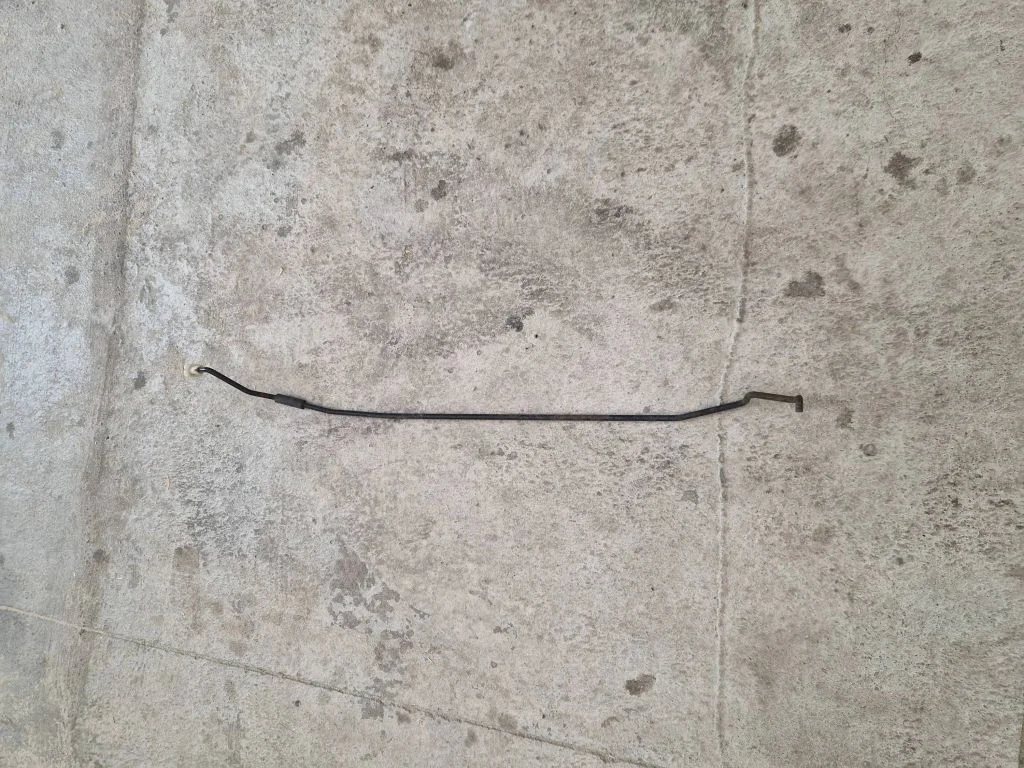 Mootorikapoti tugivarras – eesmine