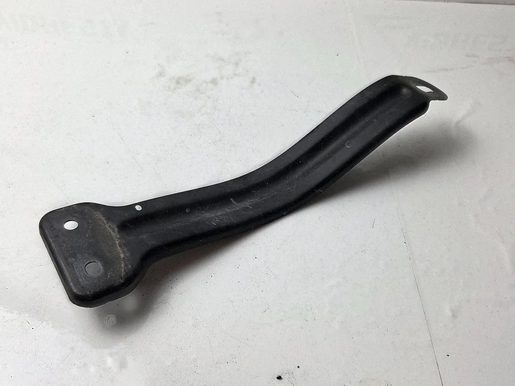 Fender mounting bracket 13477195