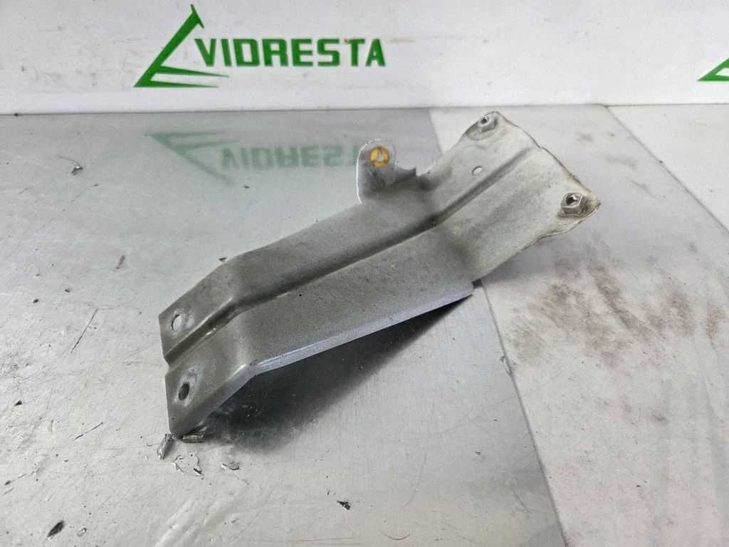 Poritiiva kinnitusklamber – eesmine vasak