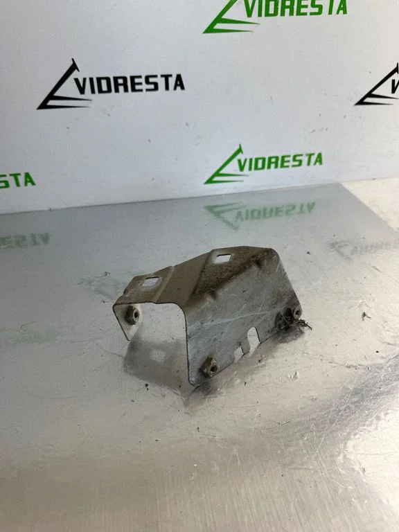 Poritiiva kinnitusklamber – Opel Vivaro (2014-2018)