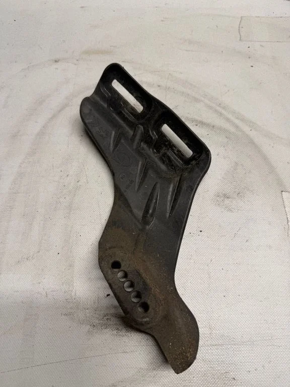 Fender mounting bracket 9675143980