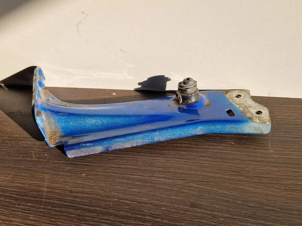 Fender mounting bracket 5E08211421