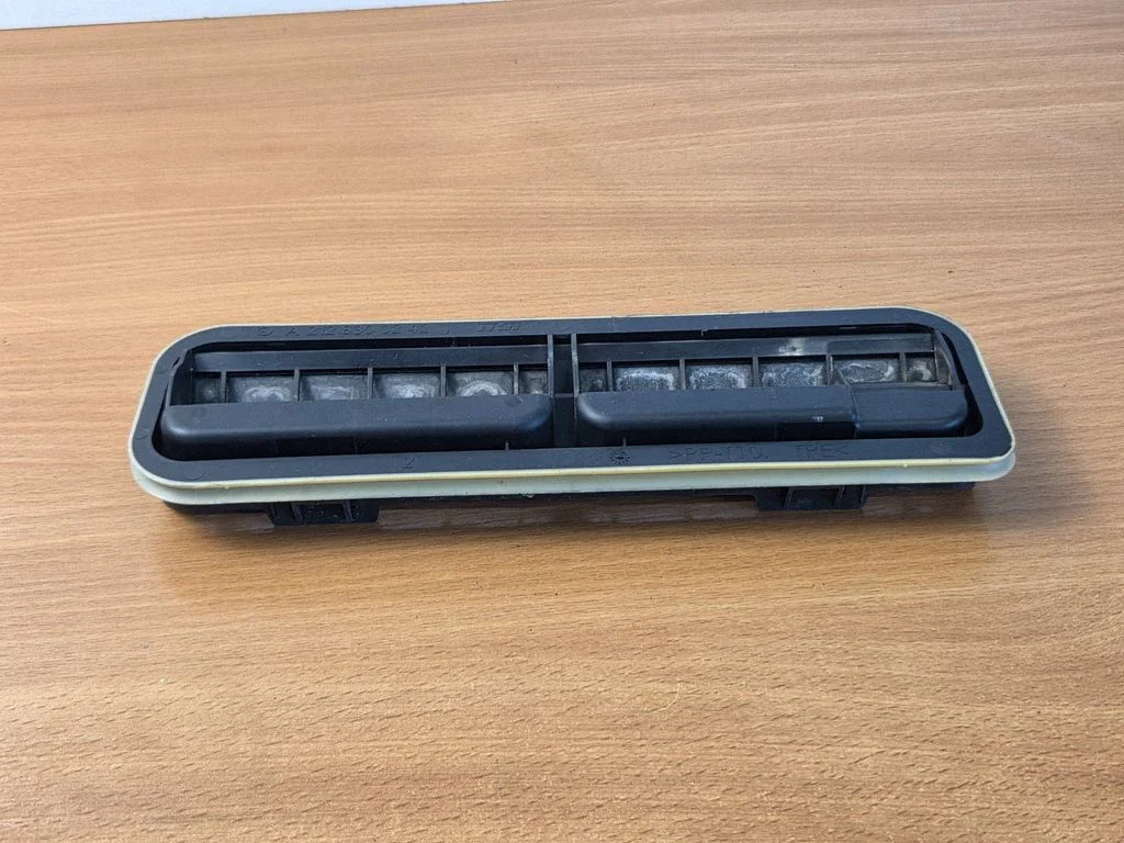 Quarter panel pressure vent – Mercedes-Benz E-Class W212 (2009-2016)