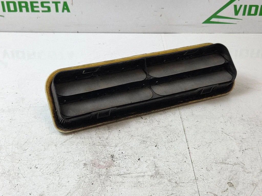 Quarter panel pressure vent – Mercedes-Benz E-Class W212 (2009-2016)
