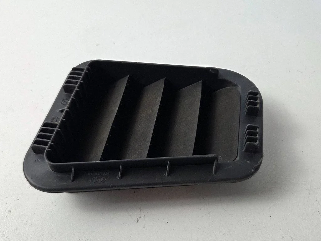 Quarter panel pressure vent 97510C8900