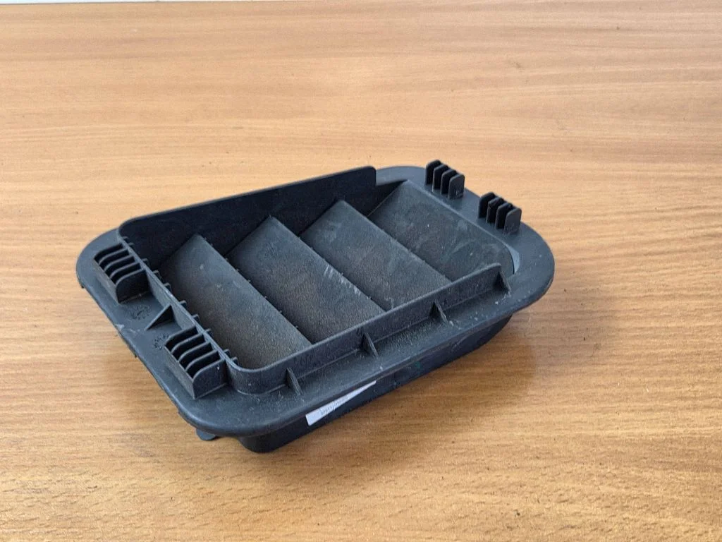 Quarter panel pressure vent 97510C8000