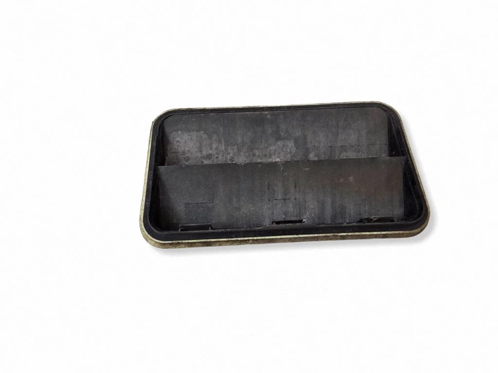 Quarter panel pressure vent 975102P000