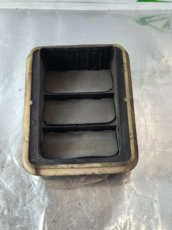 Ventilācijas režģis – Peugeot 308 (2013-2021)