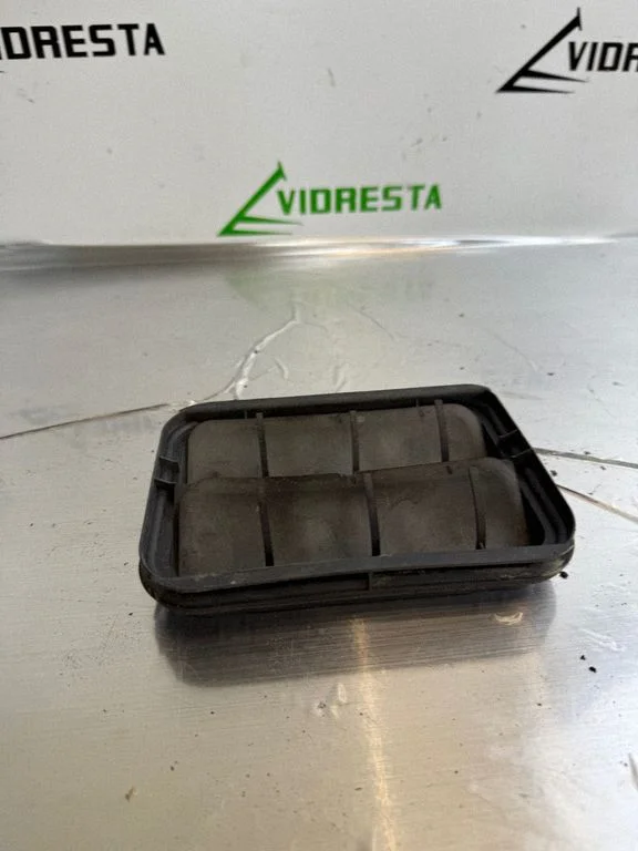Kratka wentylacyjna (odpowietrzenie nadwozia) – Citroen C4 Grand Picasso (2013-2018)