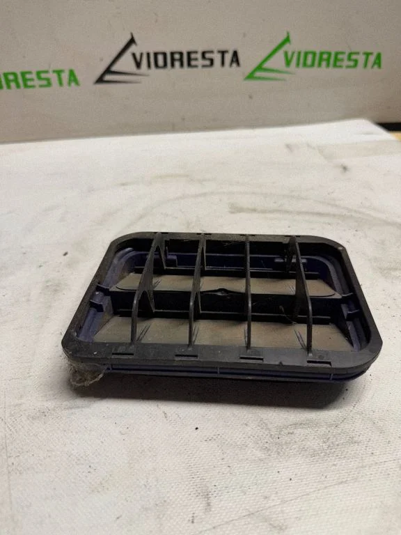 Quarter panel pressure vent 9675506980
