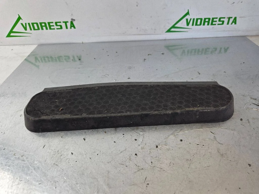 Quarter panel pressure vent DT11R02216A