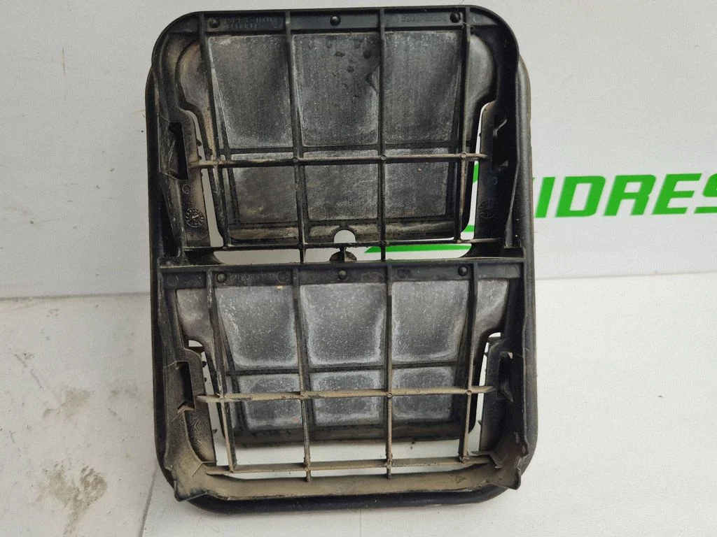 Quarter panel pressure vent