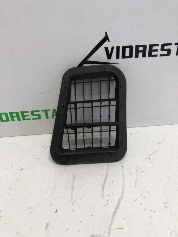 Quarter panel pressure vent 975102F200