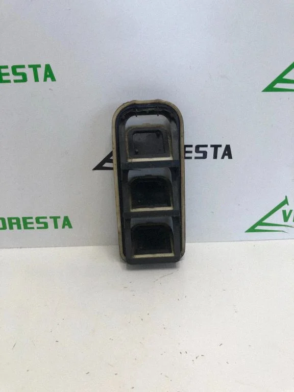 Kratka wentylacyjna (odpowietrzenie nadwozia) 9678565780