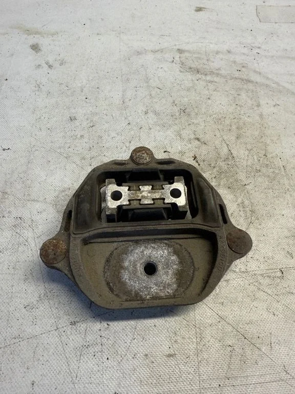 Gearbox mount 8K039915
