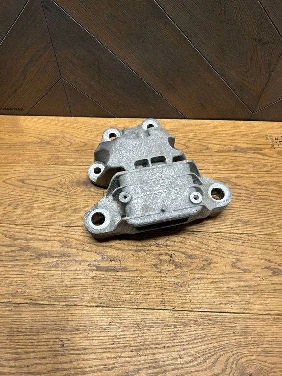 Gearbox mount JX617M121