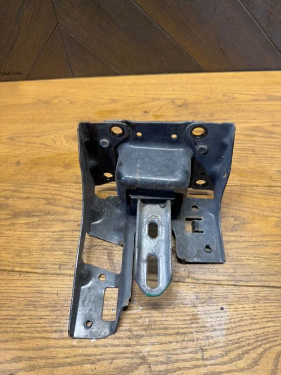 Gearbox mount 9801521580