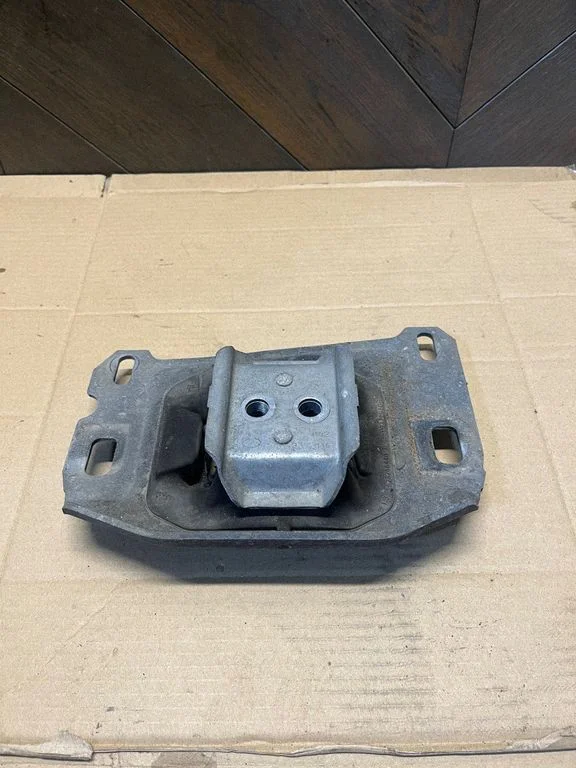 Gearbox mount 9673768480